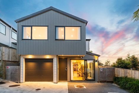 Photo of property in 152b Luckens Road, West Harbour, Auckland, 0618