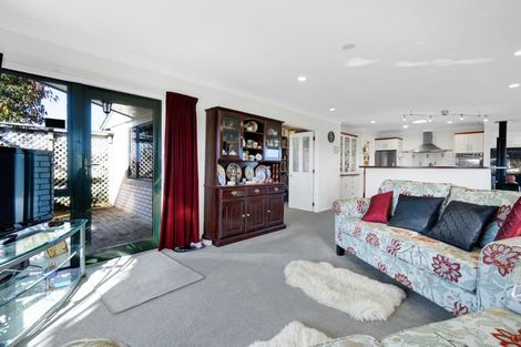 Photo of property in 3 Karina Road, Merrilands, New Plymouth, 4312