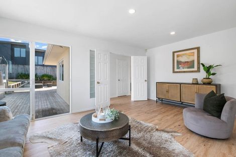 Photo of property in 2/57 Centorian Drive, Windsor Park, Auckland, 0632