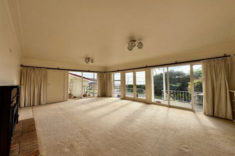 Photo of property in 107 Bleakhouse Road, Mellons Bay, Auckland, 2014
