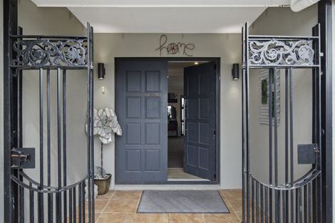 Photo of property in 32 Lough Bourne Drive, Pukekohe, 2120