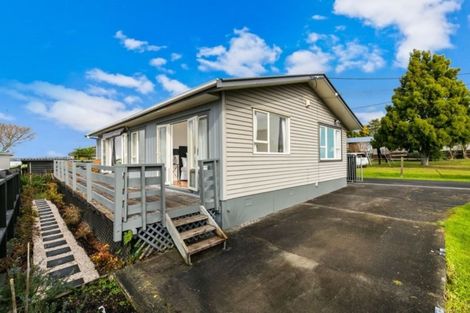 Photo of property in 48 Waimumu Road, Massey, Auckland, 0614