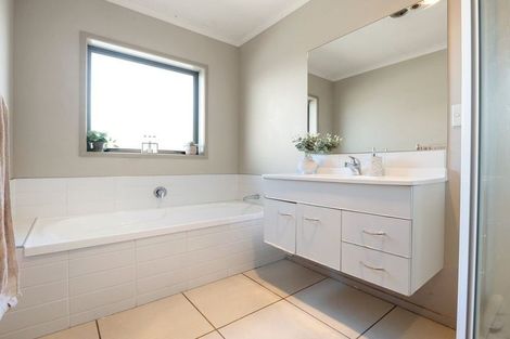 Photo of property in 13 Alderwick Place, Rototuna North, Hamilton, 3210