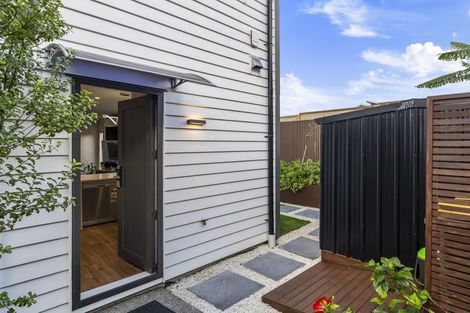 Photo of property in 7/69 Wharf Road, Te Atatu Peninsula, Auckland, 0610