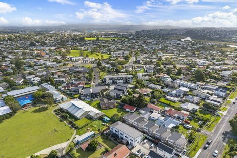 Photo of property in 7/69 Wharf Road, Te Atatu Peninsula, Auckland, 0610