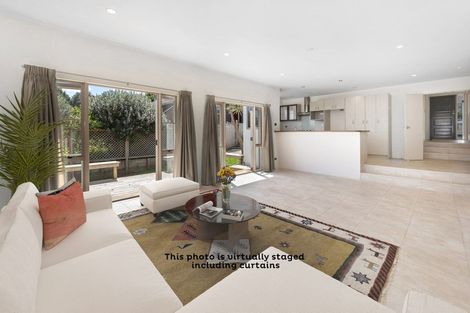 Photo of property in 2/270 Forrest Hill Road, Forrest Hill, Auckland, 0620