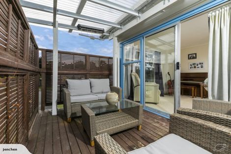 Photo of property in 6 Lauris Place, Birkdale, Auckland, 0626