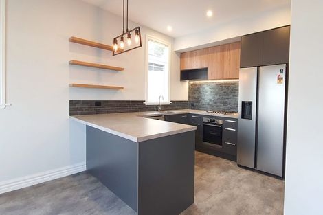 Photo of property in 43 Sumner Road, Lyttelton, 8082