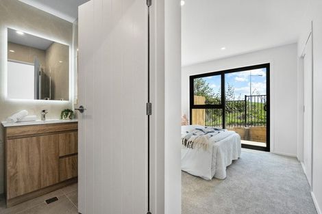 Photo of property in 6/1090 Beach Road, Torbay, Auckland, 0630