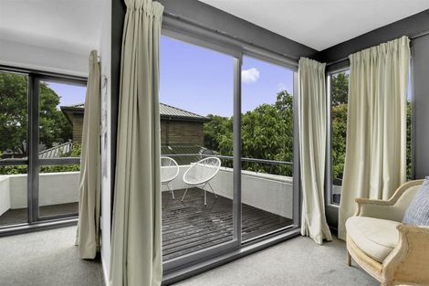 Photo of property in 9 Brockhall Lane, Avonhead, Christchurch, 8042