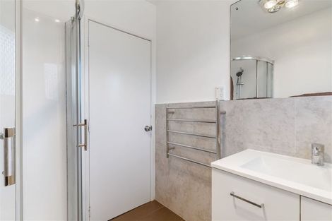 Photo of property in 42 Tamahere Drive, Glenfield, Auckland, 0629