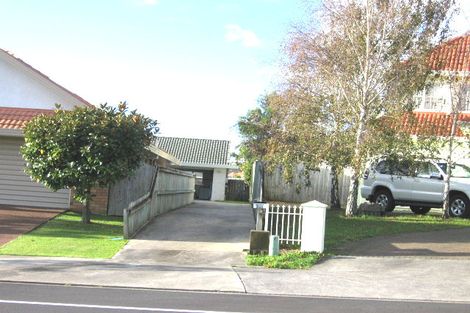 Photo of property in 2/22 Jane Eyre Drive, Somerville, Auckland, 2014