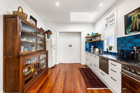 Photo of property in 14 Corry Avenue, Bluff Hill, Napier, 4110