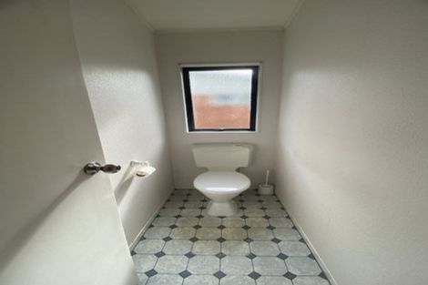 Photo of property in 9 Bridge Avenue, Te Atatu South, Auckland, 0610