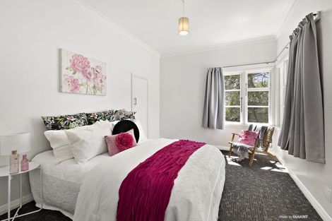 Photo of property in 122 The Parade, Island Bay, Wellington, 6023