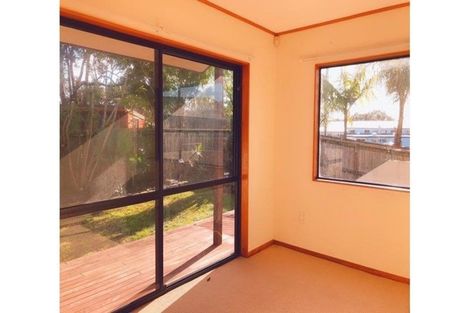 Photo of property in 1/9 Kiteroa Terrace, Rothesay Bay, Auckland, 0630