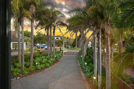 Photo of property in 28 Tyrico Close, Unsworth Heights, Auckland, 0632