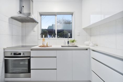 Photo of property in 2/43 Rimu Street, New Lynn, Auckland, 0600