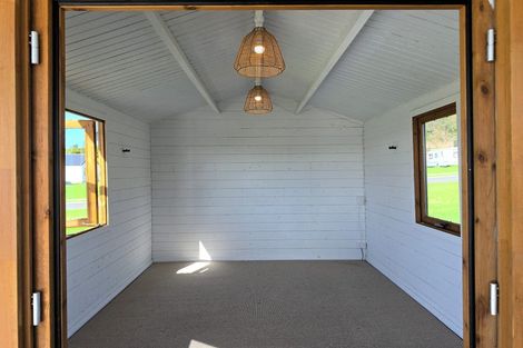 Photo of property in 1 Dawson Place, Cooks Beach, 3591