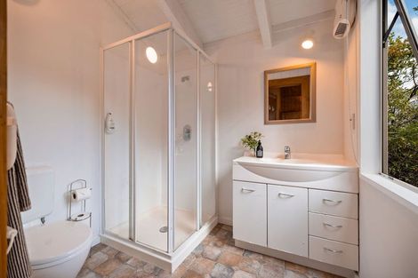 Photo of property in 30a Mackinnon Terrace, Sunshine Bay, Queenstown, 9300