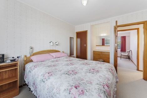 Photo of property in 2/4 Severn Place, Spotswood, New Plymouth, 4310