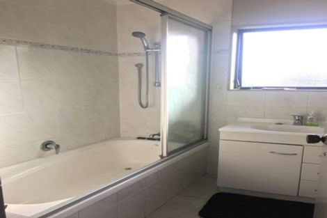 Photo of property in 2/27 Reelick Avenue, Pakuranga Heights, Auckland, 2010