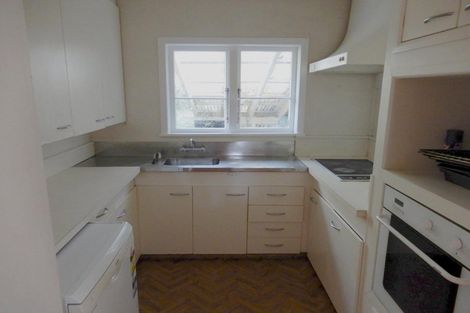 Photo of property in 537 Glenfield Road, Glenfield, Auckland, 0629