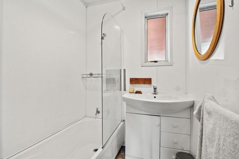 Photo of property in 35-35a Remarkables Crescent, Frankton, Queenstown, 9300