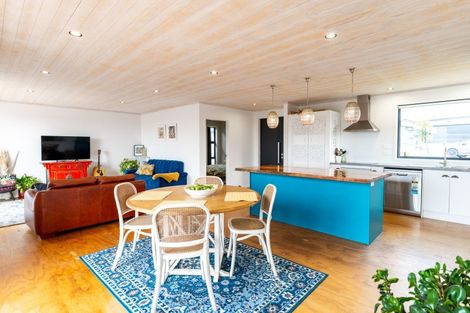 Photo of property in 19 Tunarau Street, Raglan, 3225
