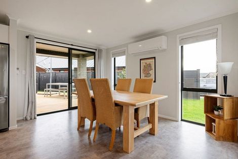 Photo of property in 19 Rose Leigh Drive, Cambridge, 3434