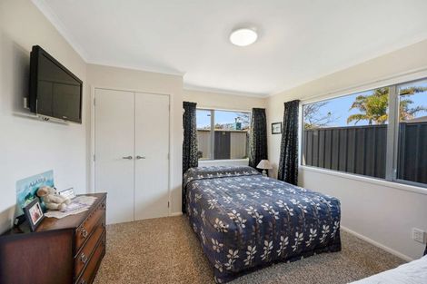 Photo of property in 76 Orotu Drive, Poraiti, Napier, 4112