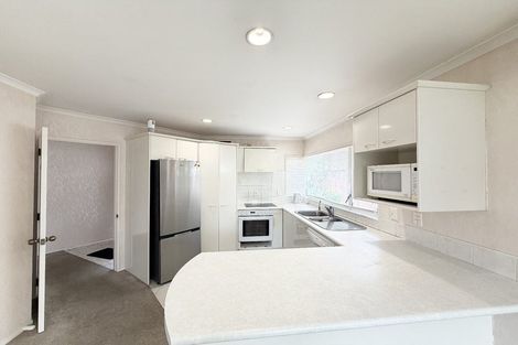 Photo of property in 180a Botany Road, Botany Downs, Auckland, 2010