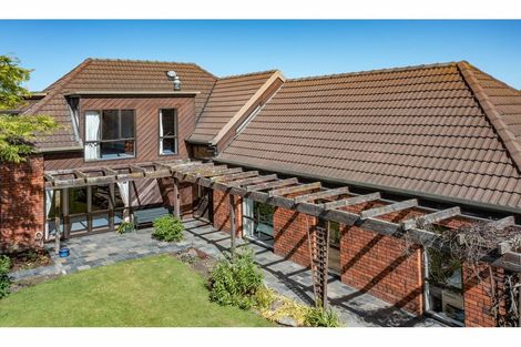 Photo of property in 30 Derenzy Place, Avonhead, Christchurch, 8042