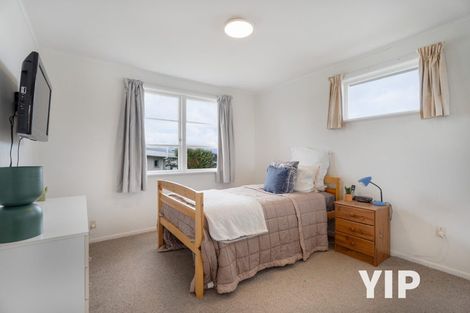 Photo of property in 62 Ruskin Road, Newlands, Wellington, 6037