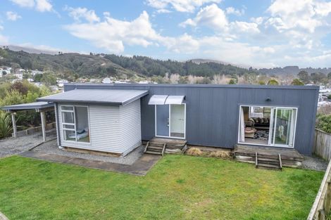 Photo of property in 90 Sunstone Crescent, Timberlea, Upper Hutt, 5018