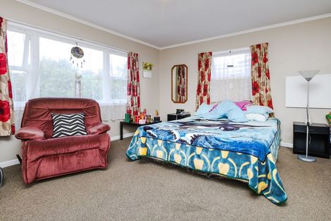 Photo of property in 22 Kingdale Road, Henderson, Auckland, 0610