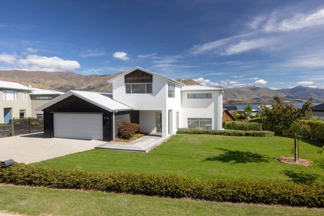 Photo of property in 18 Clutha Place, Wanaka, 9305