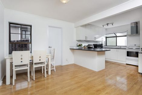 Photo of property in 2/189 Onewa Road, Birkenhead, Auckland, 0626