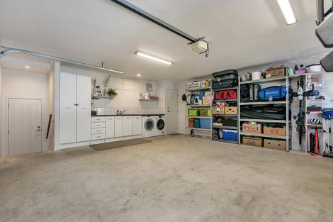 Photo of property in 42 Landing Road, Titirangi, Auckland, 0604