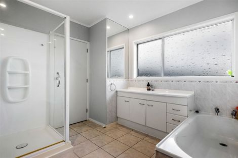 Photo of property in 4 Towra Place, Botany Downs, Auckland, 2010