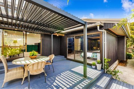 Photo of property in 8 Gregg Place, Sunnyvale, Auckland, 0612