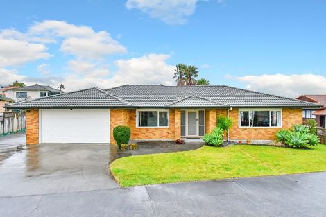 Photo of property in 32 Ewhurst Place, Goodwood Heights, Auckland, 2105