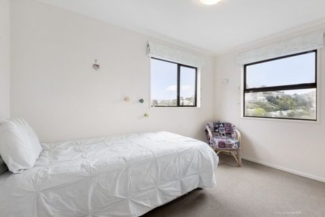 Photo of property in 16 Garden Road, Northland, Wellington, 6012