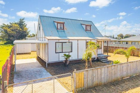 Photo of property in 15 Waitai Street, Castlecliff, Whanganui, 4501