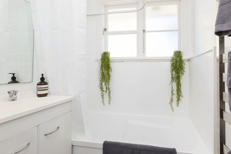 Photo of property in 2b Liverpool Street, Trentham, Upper Hutt, 5018