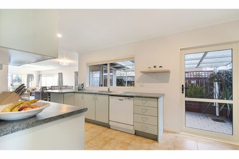 Photo of property in 37 Roys Road, Weymouth, Auckland, 2103
