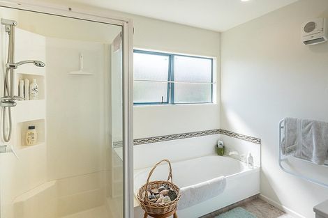 Photo of property in 8 Leigh Place, Paraparaumu Beach, Paraparaumu, 5032