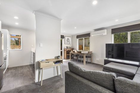 Photo of property in 16u7 Black Rock Road, Newlands, Wellington, 6037