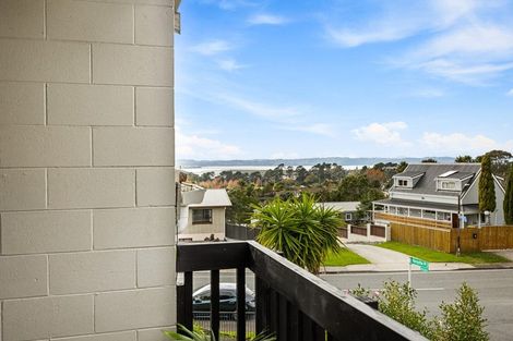 Photo of property in 2/2 Forsythe Place, Massey, Auckland, 0614