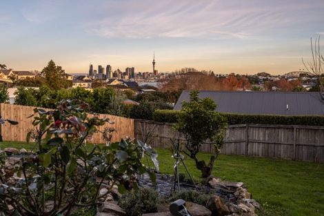 Photo of property in 26 Waimana Avenue, Northcote Point, Auckland, 0627